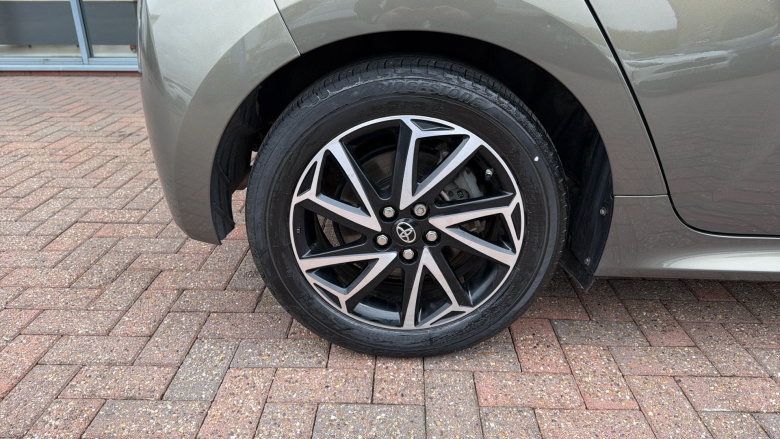 Toyota Yaris 1.5 Hybrid Design 5dr CVT Hybrid Hatchback